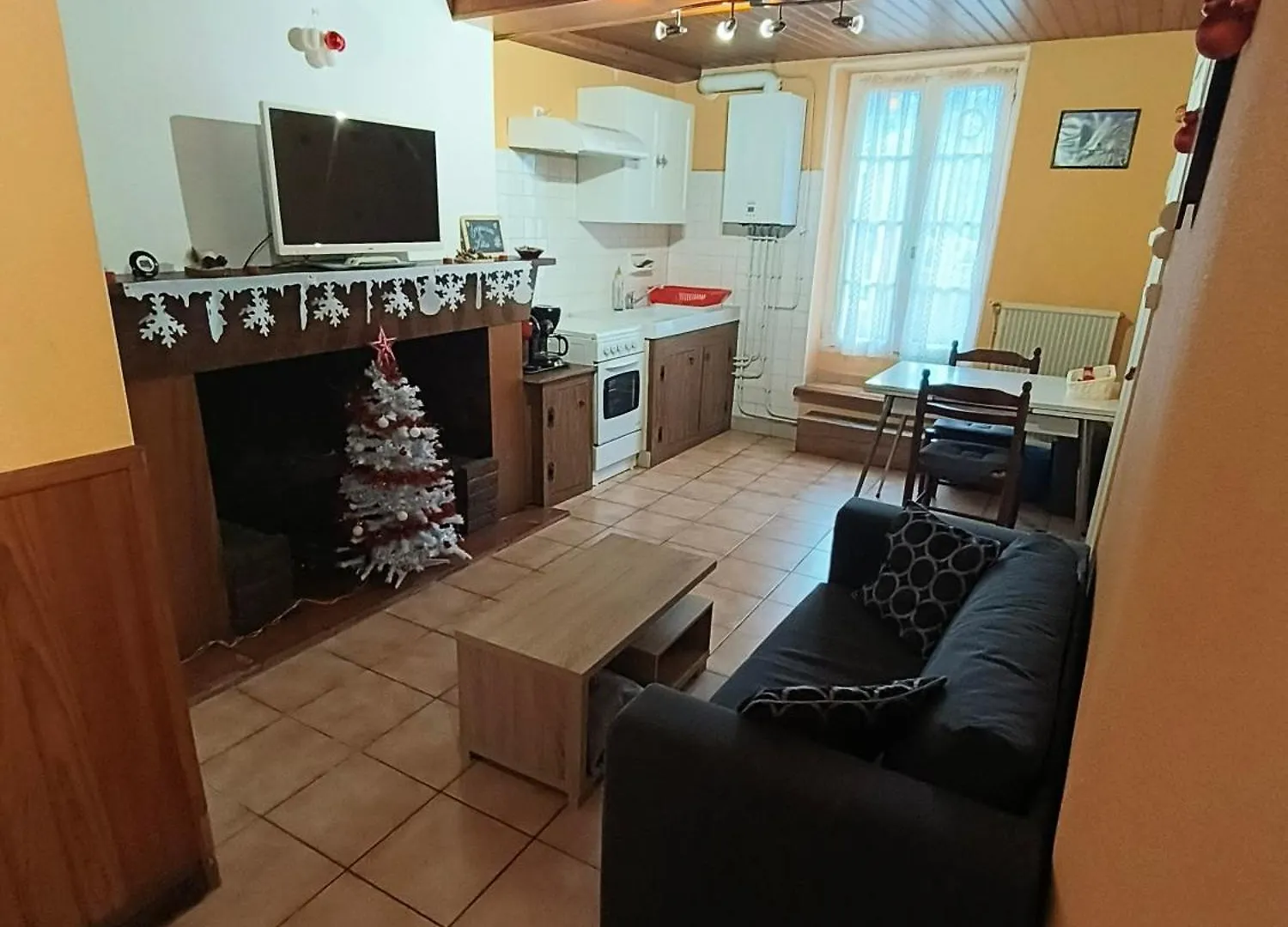 Appartement Plein Sud Au Rdc Avec Terrasse Et Parking Bagneres-de-Bigorre